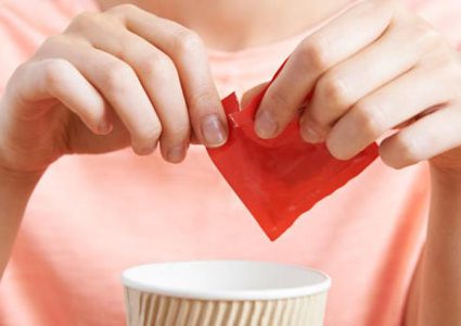 دراسة تحذر: المحليات الصناعية تصيب الإنسان بأمراض فتاكة