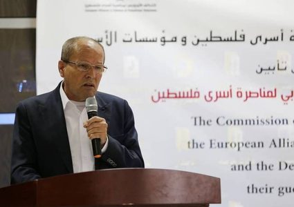 هيئة الأسرى تكرم أبناء الأسرى الناجحين في امتحان الثانوية العامة