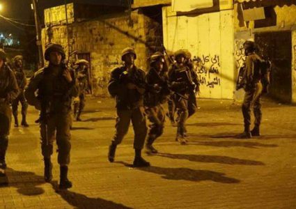 حملة مداهمات واعتقالات بالضفة