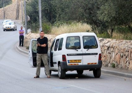 مستوطنون يعتدون على شاب مقدسي في سلوان