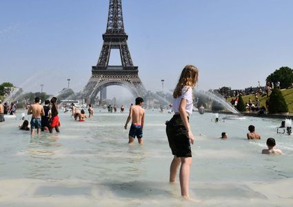 فرنسا.. رفع الإنذار للمستوى الأحمر نتيجة موجة حر تضرب البلاد