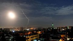 الاحتلال يقصف منطقة استراتيجية جنوب سوريا