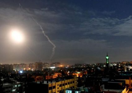 الاحتلال يقصف منطقة استراتيجية جنوب سوريا