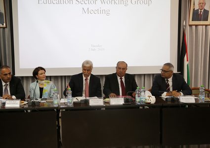 "التعليم العالي" تعلن عن منح دراسية في تونس وجنوب افريقيا