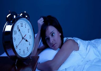 ما هي أسباب استيقاظك في منتصف الليل؟