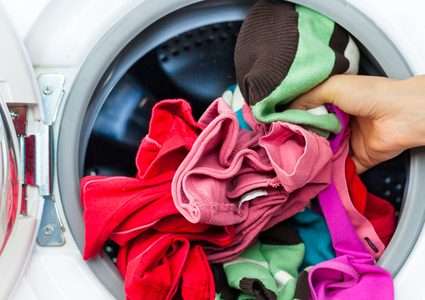 لماذا يجب عليك غسل الملابس الجديدة قبل ارتدائها ؟