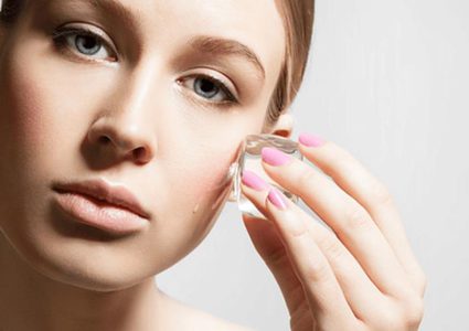 ما هي فوائد الثلج للبشرة الدهنية؟