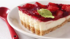 تشيز كيك الفستق والفراولة بدون طبخ