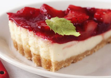 تشيز كيك الفستق والفراولة بدون طبخ