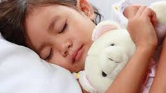 لماذا يتحدث البعض أثناء نومهم؟