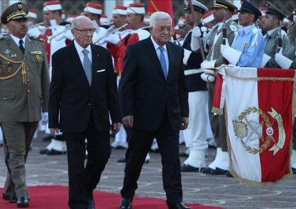 الرئيس عباس يعلن الحداد العام ثلاثة أيام لوفاة الرئيس التونسي