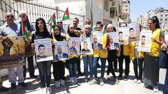 مسيرة تضامنية مع الاسرى الإداريين المضربين عن الطعام في نابلس