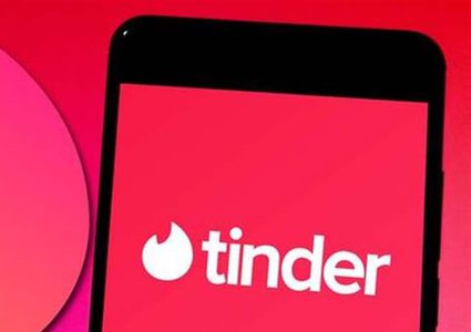 قابل زوجته على "Tinder"!