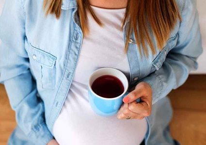 شرب النساء القهوة أثناء الحمل يعرض أطفالهن لتلف الكبد