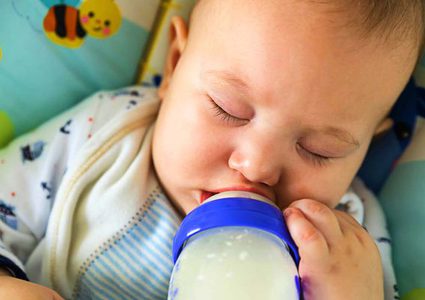 ما هي كمية الحليب التي يحتاجها الطفل يوميّاً؟