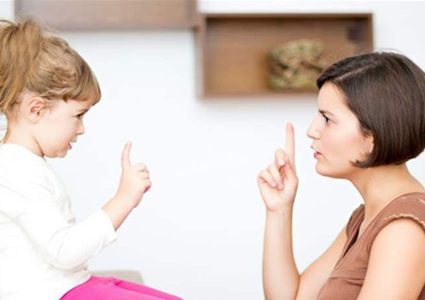 لا تستسلمي لرغبات طفلك في هذه الحالات