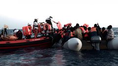 إنقاذ قارب قبالة سواحل ليبيا يقل فلسطينيين