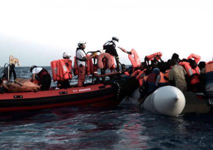 إنقاذ قارب قبالة سواحل ليبيا يقل فلسطينيين