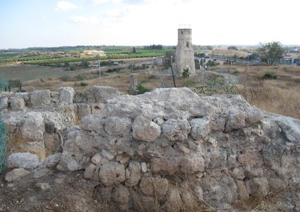 قرية يبنا.. كانت تنبض بالحياة لكن هذا ما تبقى منها اليوم