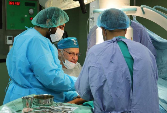 وفد أرجنتيني متخصص بجراحة العظام يختتم زيارته لقطاع غزة