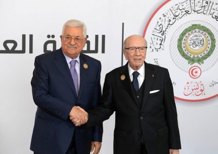 الرئيس عباس: فقدنا القائد الكبير السبسي ومن تونس بدأت عودتنا