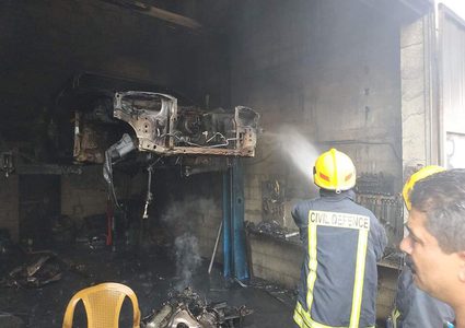 قلقيلية: اخماد حريق في محل لصيانة المركبات