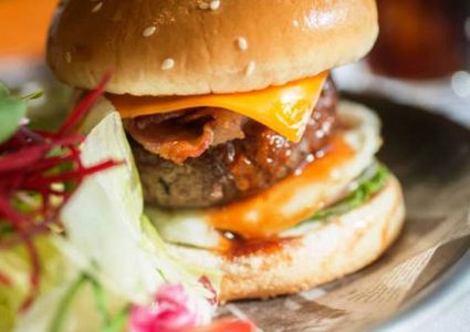 نصيحة اليوم: لا تكثروا من تناول الوجبات السريعة لتجنب مشكلة الأرق