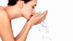 هل يجب غسل الوجه صباحاً أم مساءً؟