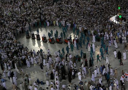 ملايين الحجاج يصلون إلى مكة المكرمة لأداء فريضة الحج