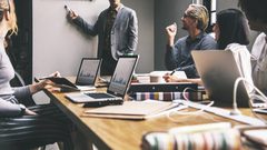 5 طرق لتوفير الوقت باستخدام ميزات الذكاء الاصطناعي في عملك