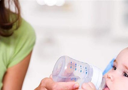 الماء قد يقتُل الرُضع .. ما القصة؟