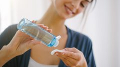 مناديل إزالة المكياج تضر بشرتك