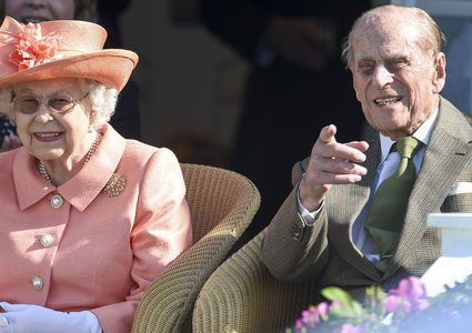 "الدماء" رفيق دائم للملكة إليزابيث الثانية في رحلاتها الخارجية