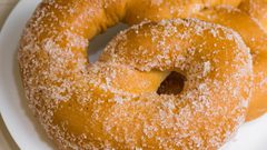 بريتزل بالقرفة والسكر