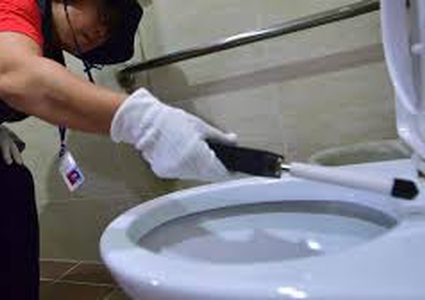 مقعد المرحاض العام لا ينقل الأمراض