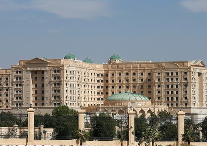 السعودية والإمارات تصدران قرارات بخصوص العمالة الوافدة