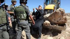 الاحتلال يستولي على جرافة جنوب نابلس