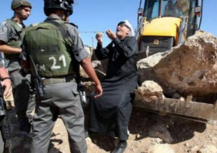 الاحتلال يستولي على جرافة جنوب نابلس