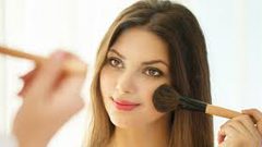 أخطاء تزيدك عمراً في المكياج!