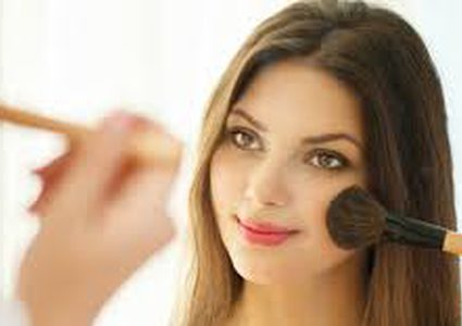 أخطاء تزيدك عمراً في المكياج!