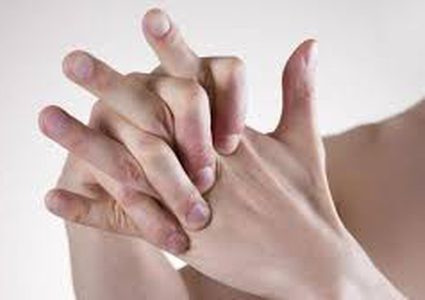 ما هي أضرار عادة طقطقة الأصابع ؟