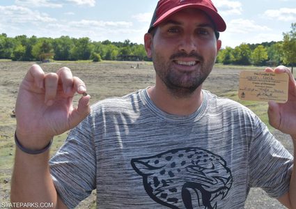 مدرس أميركي يعثر على حجر حظ في إجازته الصيفية