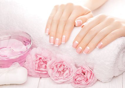 قبل المناسبات .. أظافرك بخير