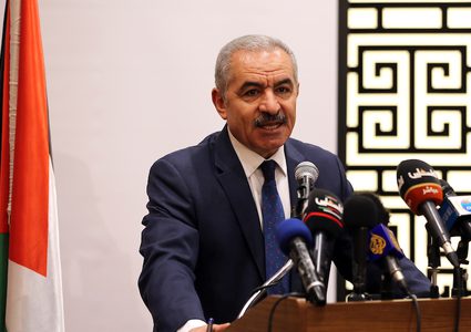 اشتية: نتنياهو ليس شريكا في السلام وادارة ترمب "غبية"