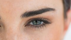 نواة التمر تطيل الرموش؟