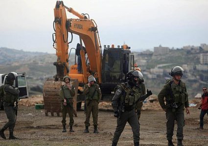 الاحتلال يهدم خياماً وبركسات في الأغوار