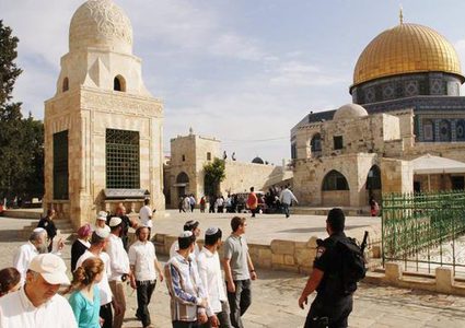 مستوطنون يقتحمون المسجد الأقصى