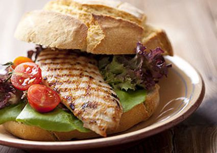 ساندويشات الدجاج بالأفوكادو