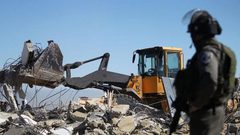 الاحتلال يهدم جدراناً استناديه ويزيل أسلاكاً شائكة بالقدس