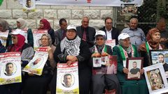 وقفة تضامنية مع الأسرى الإداريين المضربين عن الطعام